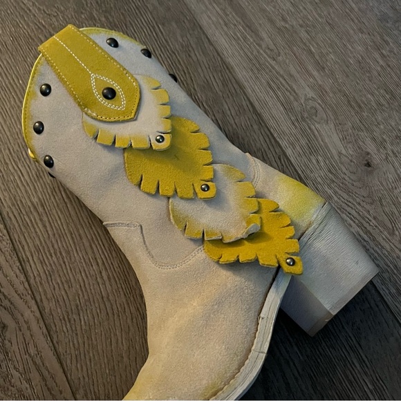 NWOB Circle G Painted Leaf Studded Western Cowgirl Boots Size 5 - Picture 3 of 11